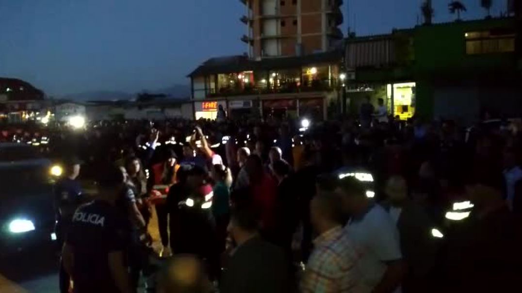 ⁣Banorët e Astirit bllokojnë Unazën e Re. Në protestë mori pjesë edhe Lulzim Basha