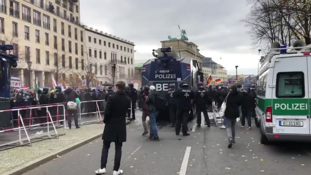 ⁣⁣Policia gjermane shpërndan me forcë protestën kundër masave shtrënguese