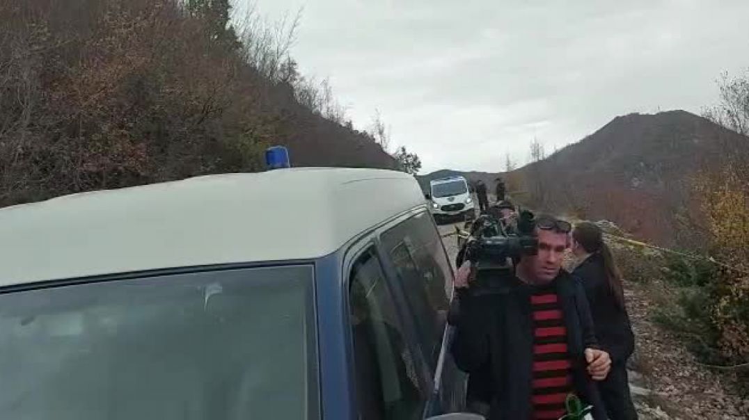 ⁣Incidenti në Qafë Mollë, polici shtyn gazetarët drejt greminës