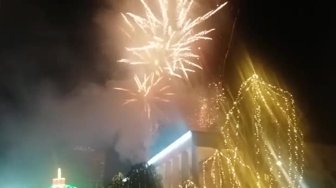 Spektakël fishekzjarresh edhe në Tiranë: Gëzuar 2022!