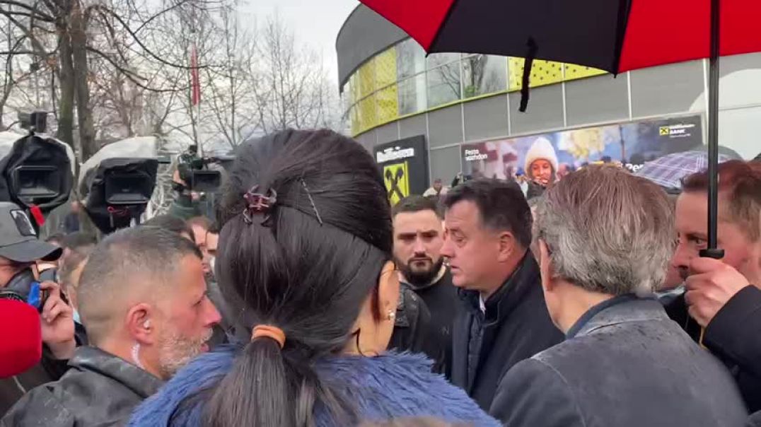 ⁣Berisha shoqërohet në Bulevard nga mbështetësit e tij pas protestës