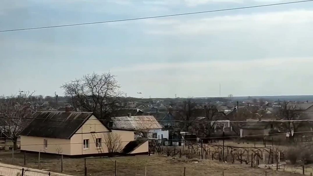 Helikopterët rusë bombardojnë vendbanimet ukrainase në kufi