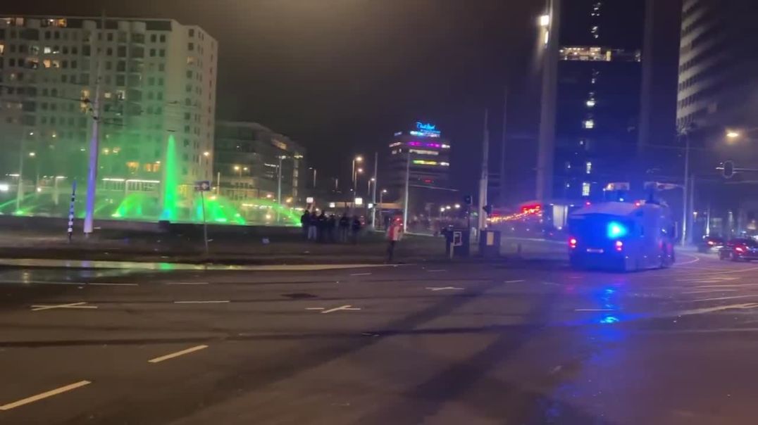 Holandë, policia e Roterdamit shpërndan tifozët e zemëruar pas humbjes me Romën