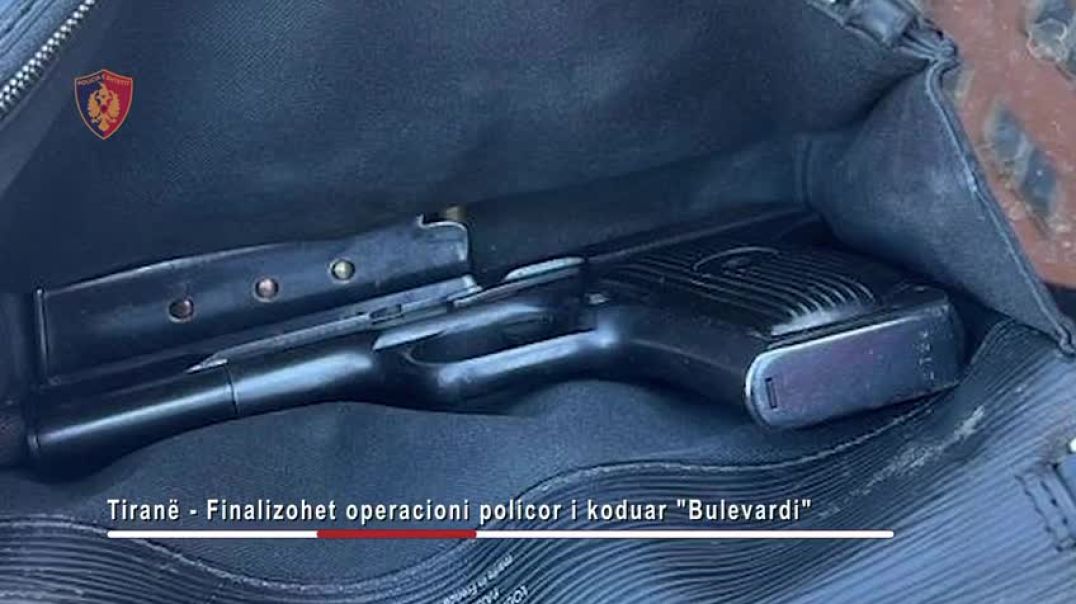 ⁣Mbante dy pistoleta në makinë, arrestohet 38-vjeçari në Tiranë