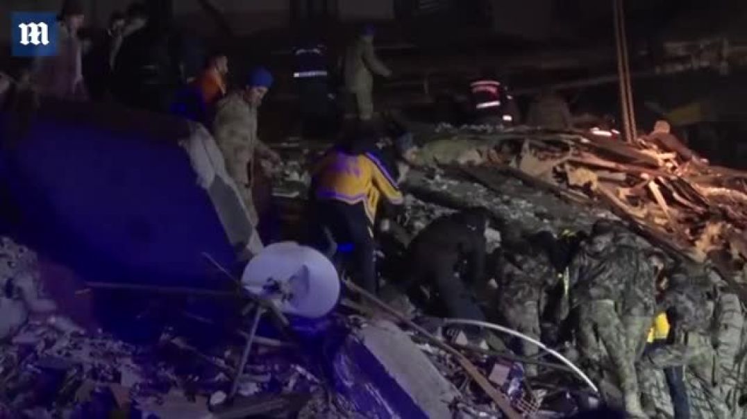 ⁣Pamje tragjike pas tërmetit 7.8 ballë që goditi Turqinë dhe Sirinë, me qindra të vdekur