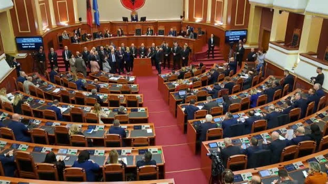 ⁣Opozita kërkon interpelancë me Ramën në Parlament, deputetët e Berishës bllokojnë foltoren