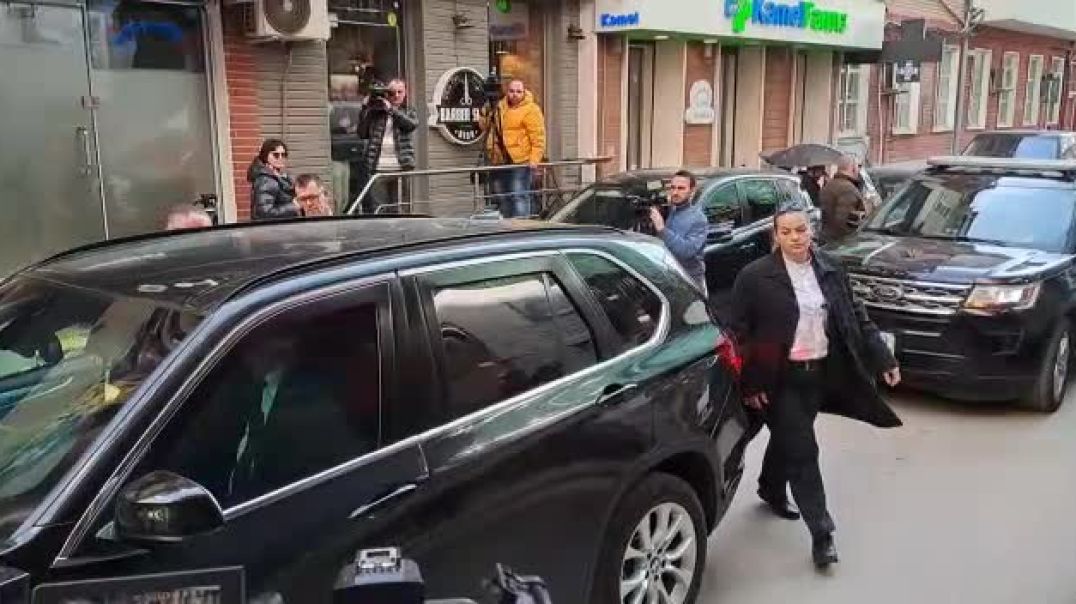 ⁣Ambasadorja amerikane në Tiranë Yuri Kim shkon në selinë e Partisë së Lirisë