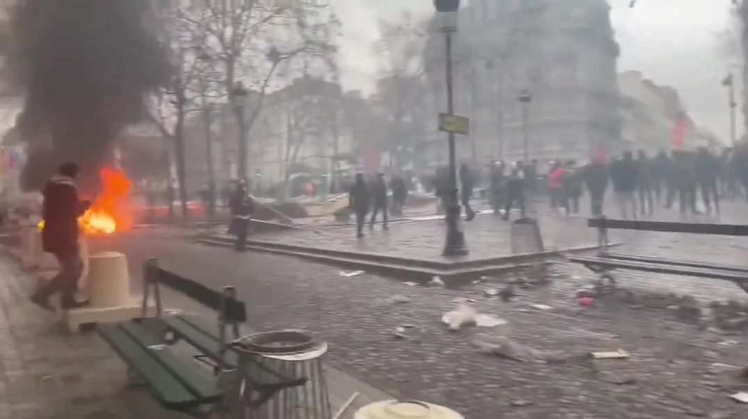 ⁣Guerrilje dhe protesta të dhunshme në Paris kundër reformës së pensioneve