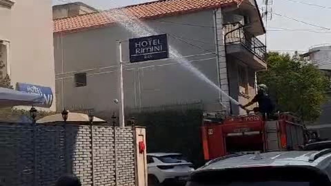 ⁣Merr flakë një hotel ngjitur me murin e gjimnazit "Petro Nini Luarasi" në Tiranë
