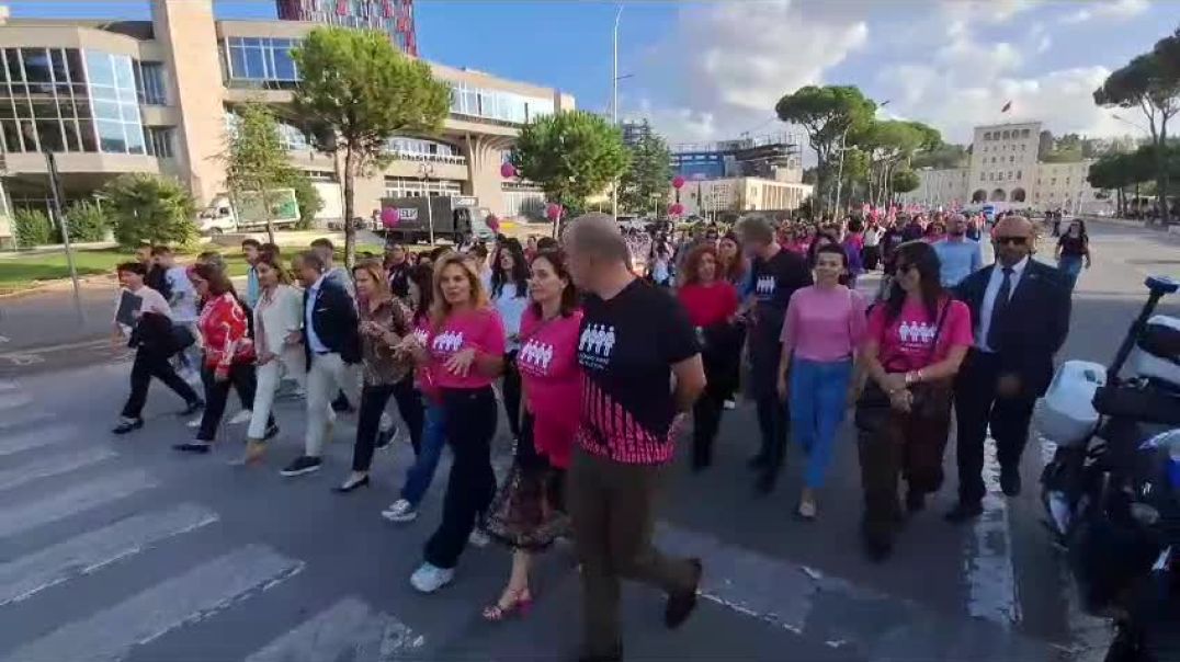Marshim sensibilizues kundër kancerit të gjirit