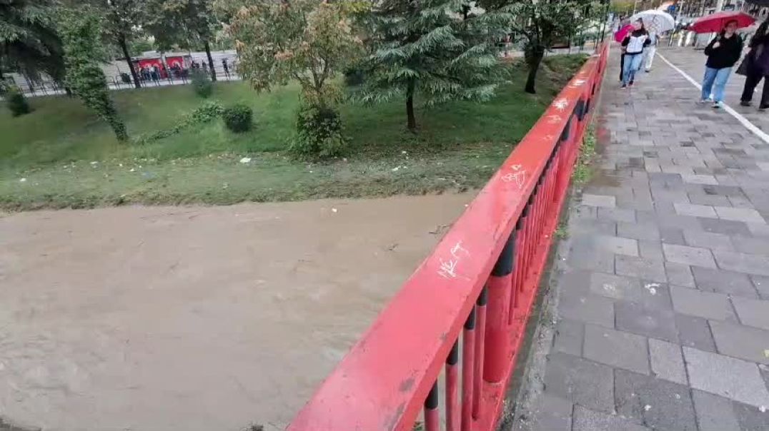 Stuhia Ciaran përmbyt Tiranën