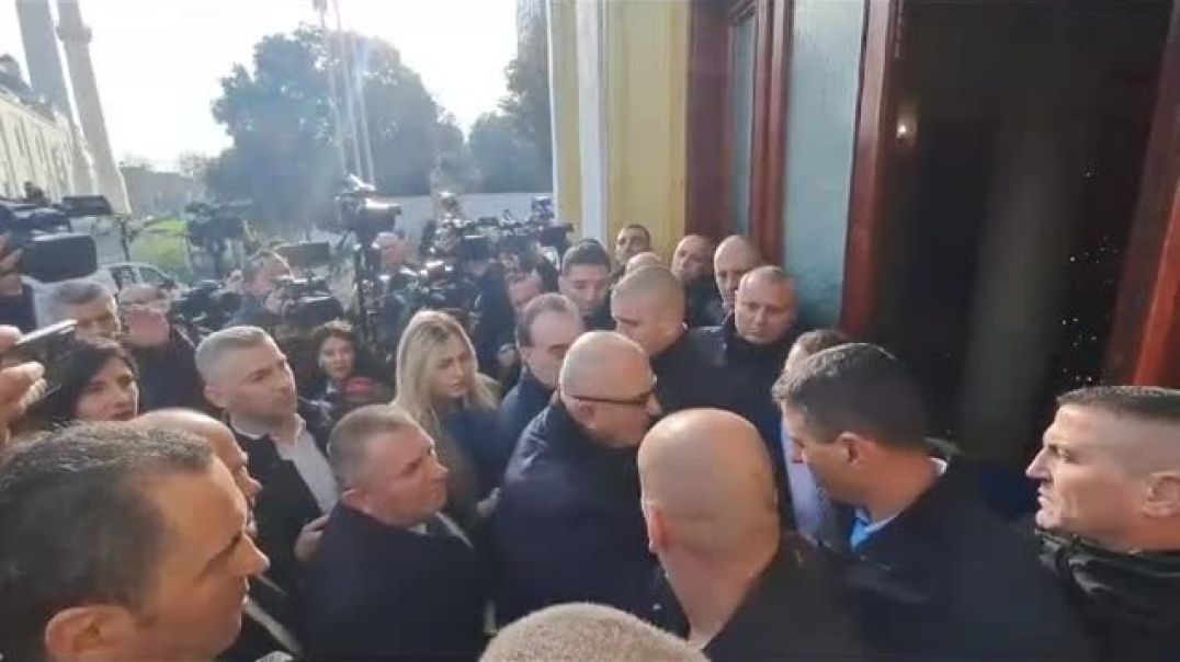 ⁣Kërkesa e SPAK për arrestimin e Berishës, opozita hyn me forcë në Parlament