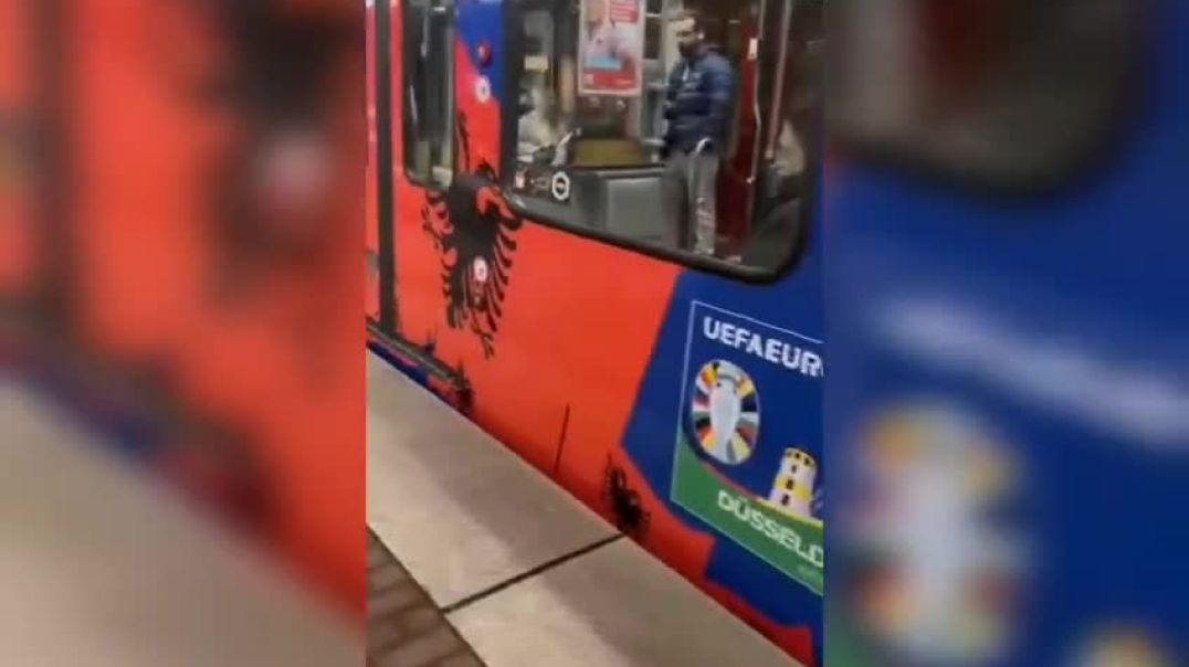 ⁣Flamuri shqiptar ne metrote e Dyseldorfit