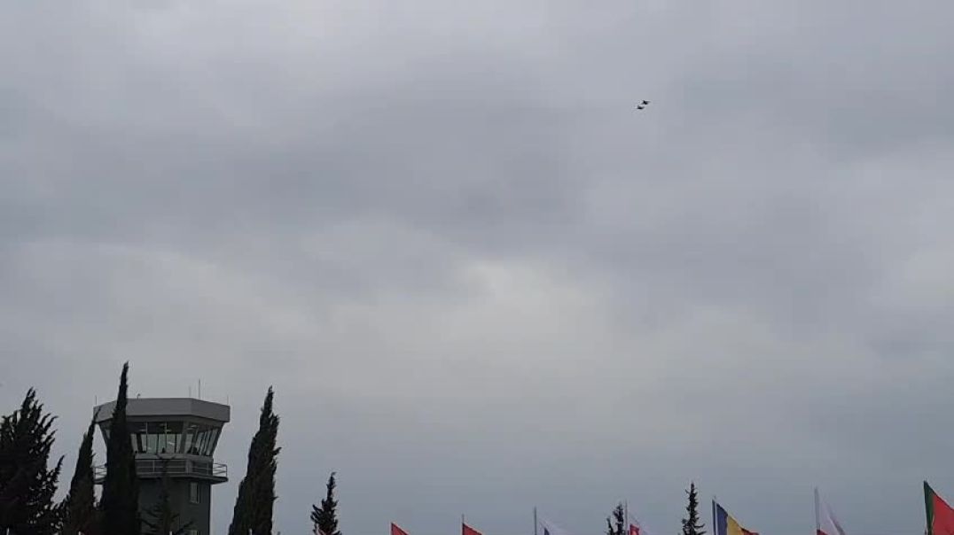 ⁣Dy “Euro Fighter F-2000” në fluturim! Spektakël ajror mbi bazën e Kuçovës