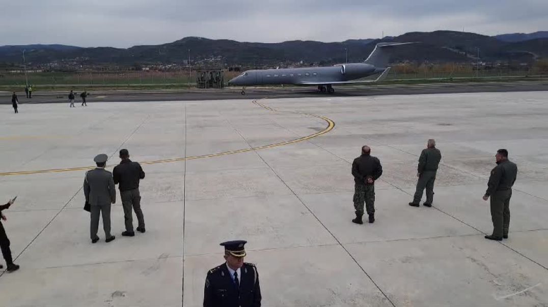 ⁣Baza ajrore e NATO-s pret zyrtarë dhe delegacione të huaja në Kuçovë