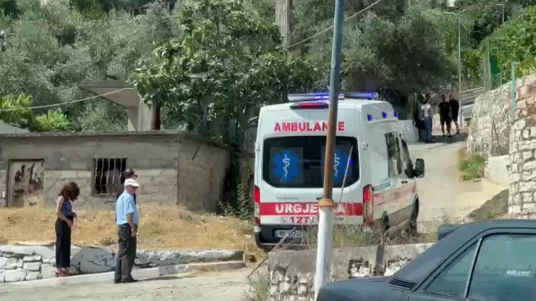 ⁣Momenti kur ambulanca merr trupat e pajetë të çiftit të të moshuarve në Konispol