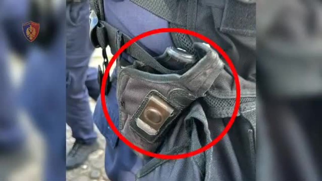 ⁣Akuzat e PD, policia publikon videon: Polici me spray në brez, jo me armë