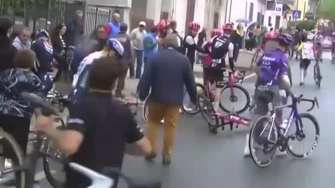 Rrëzimi masiv në Giro d'Italia 2025