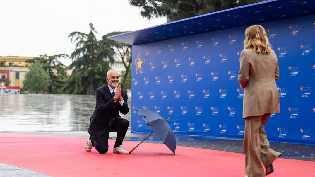 Samiti i Europës, Rama i ulet në gjunjë Melonit