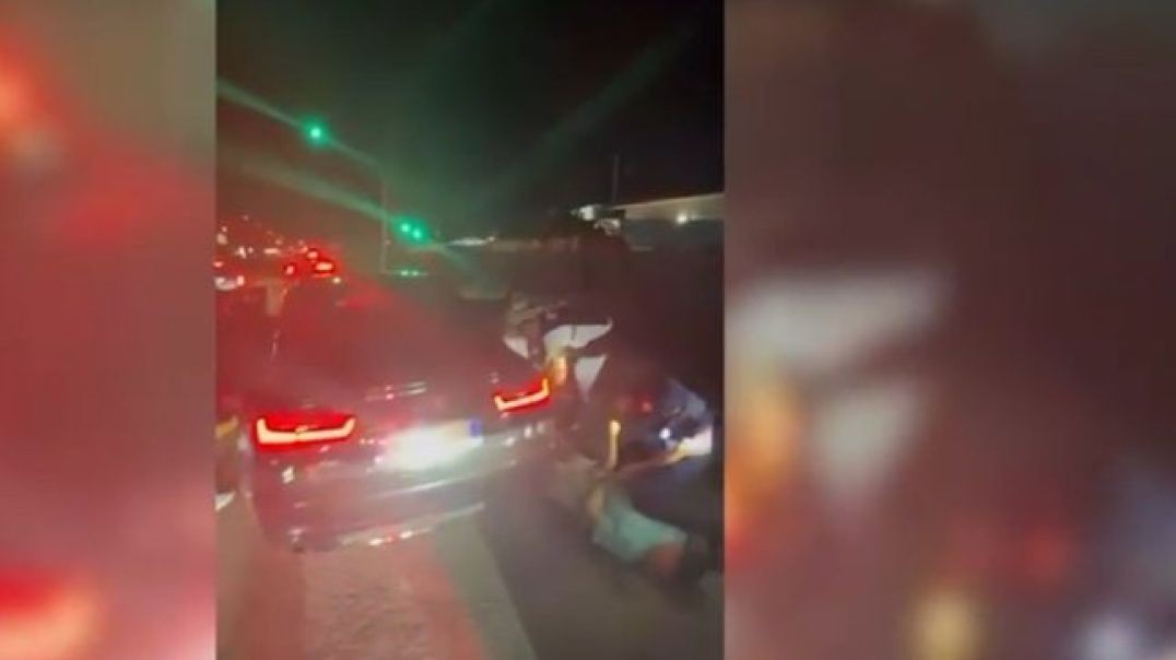 Me pranga si të policisë dhe pushkë në “Audi”, arrestohet i riu në Valias