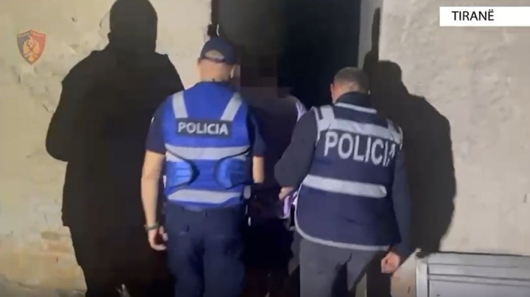 Zbulohet magazina me drogë dhe armë, 5 të arrestuar në Tiranë