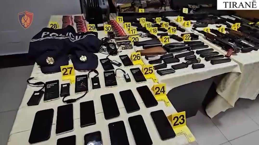 Pistoleta, snajper, kallashnikovë, zbulohet arsenal armësh në Tiranë!