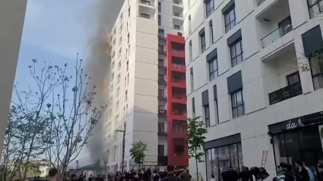 Zjarri tek Farmacia 10