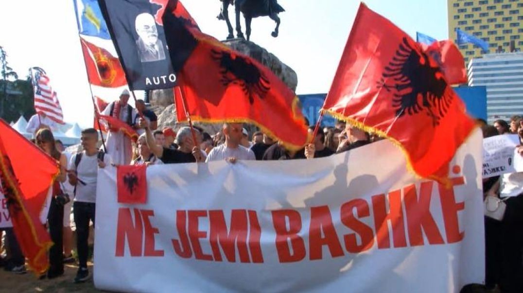 Protestë në Tiranë në mbështetje të studentëve shqiptarë të Maqedonisë së Veriut