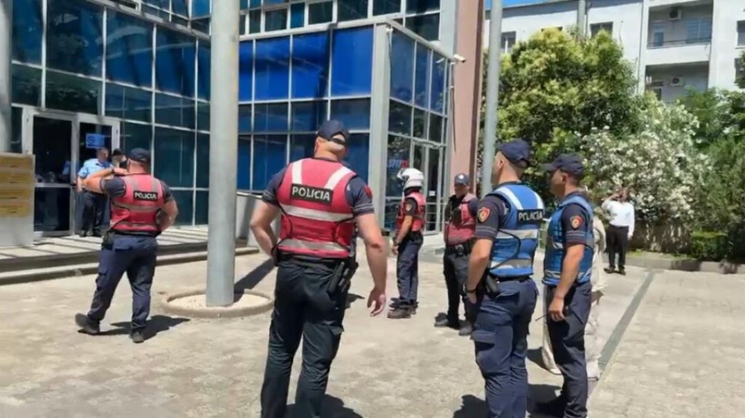 Konflikti mes të pandehurve, momenti kur policia futet në GJKKO