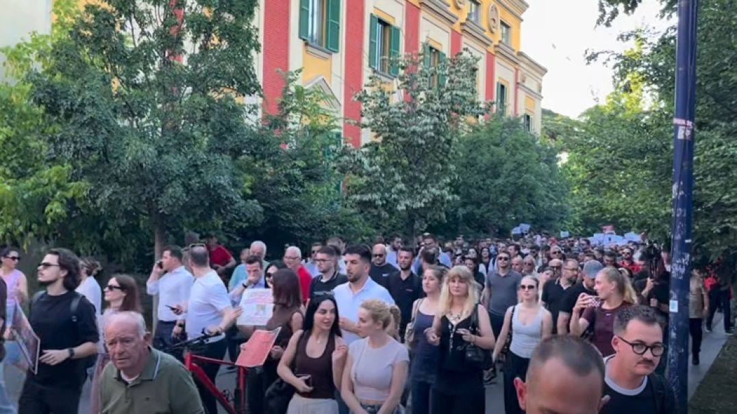Protesta në Tiranë kundër projektit turistik në Zvërnec